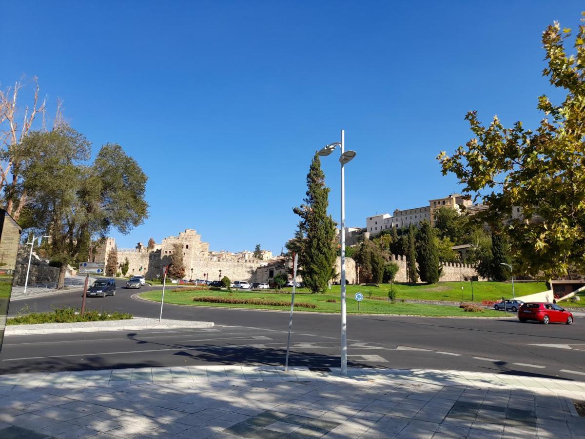 No Fiestas, 5 Dormitorios Solo Familias, Parejas O Trabajo Parking Publico Gratis A 300M Toledo Exterior photo